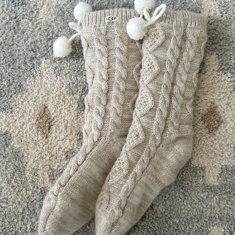 🐑 UGG Cream Cable Knit Pom Pom Socks